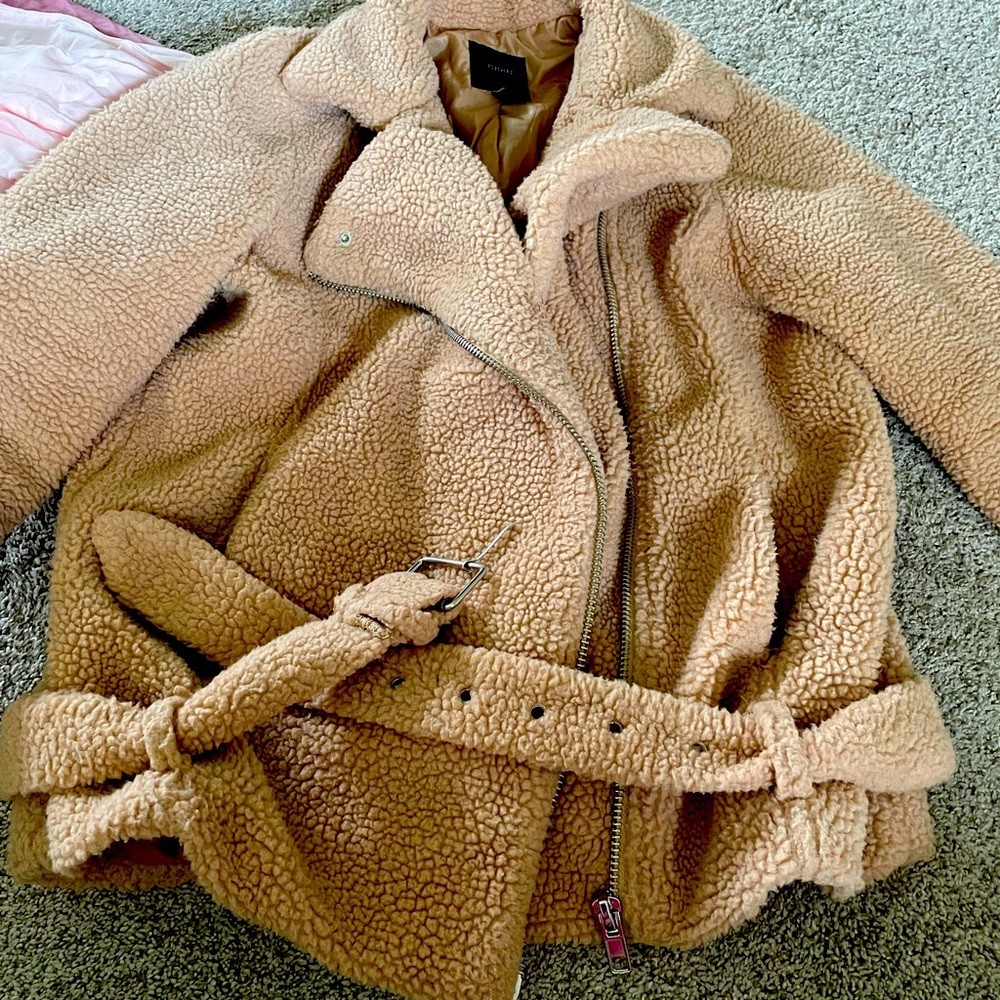 Cute teddy jacket with belt!